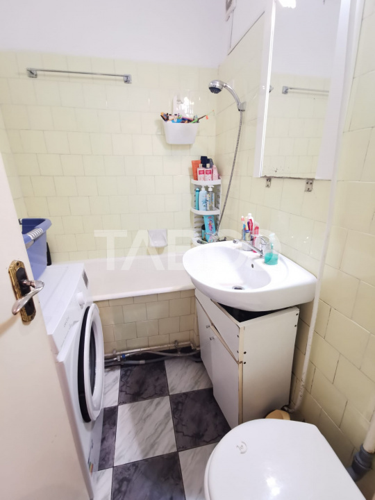 Apartament cu 2 camere semidecomandate la etajul 3 strada Plugarilor