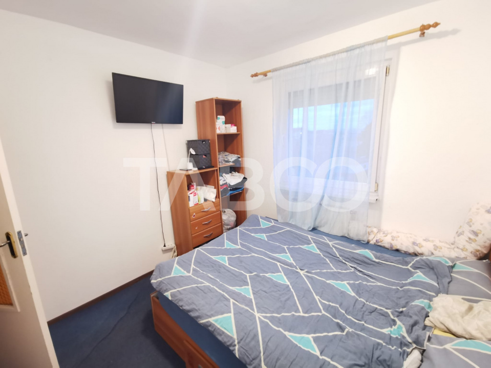 Apartament cu 2 camere semidecomandate la etajul 3 strada Plugarilor