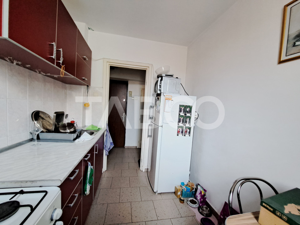 Apartament cu 2 camere si balcon de inchiriat in zona Mihai Viteazul
