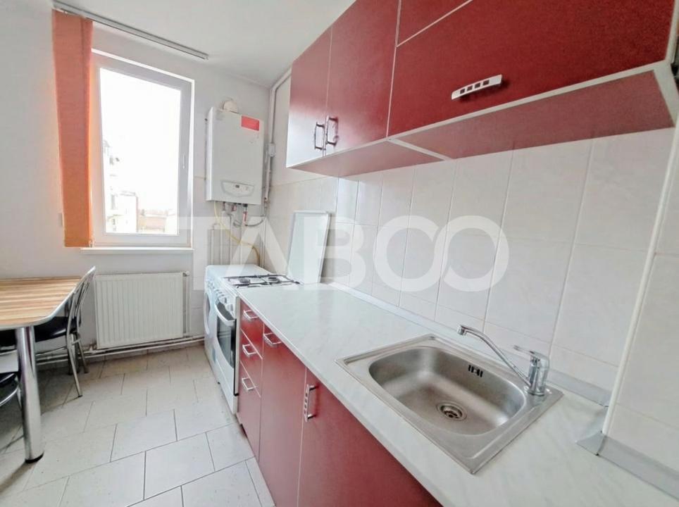 Apartament cu 2 camere si balcon de inchiriat in zona Mihai Viteazul