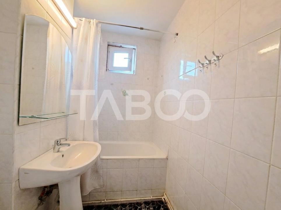 Apartament cu 2 camere si balcon de inchiriat in zona Mihai Viteazul
