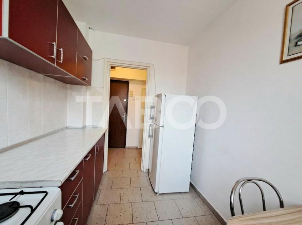 Apartament cu 2 camere si balcon de inchiriat in zona Mihai Viteazul