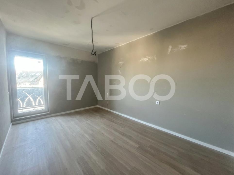 Apartament cu 3 camere 2 bai 2 balcoane si pod  in zona Turnisor 