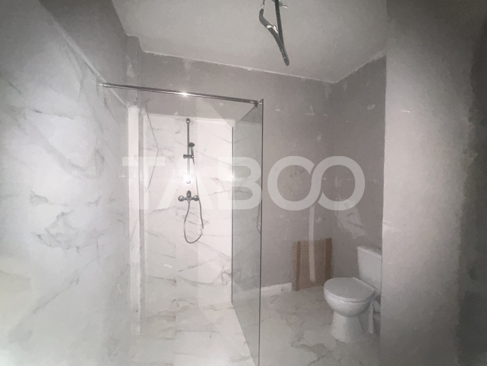 Apartament cu 3 camere 2 bai 2 balcoane si pod  in zona Turnisor 