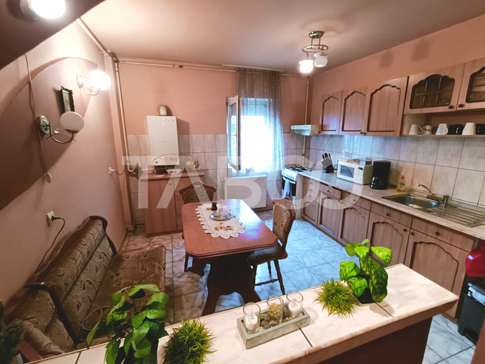 Apartament cu 3 camere 2 bai 63 mp utili etaj 1 in Sibiu zona Turnisor