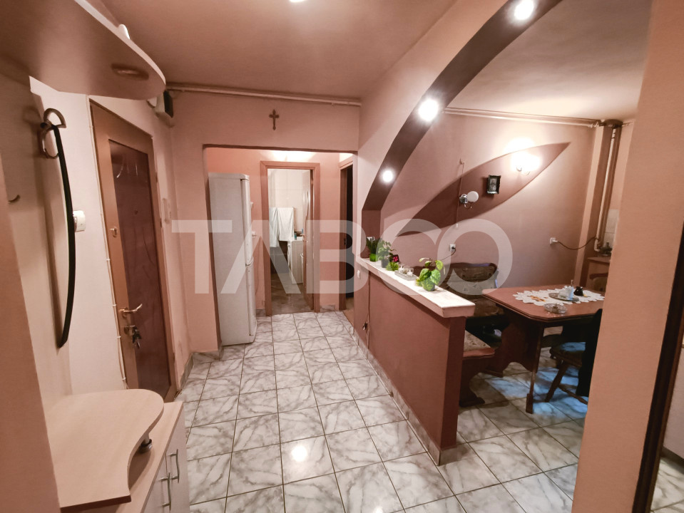 Apartament cu 3 camere 2 bai 63 mp utili etaj 1 in Sibiu zona Turnisor