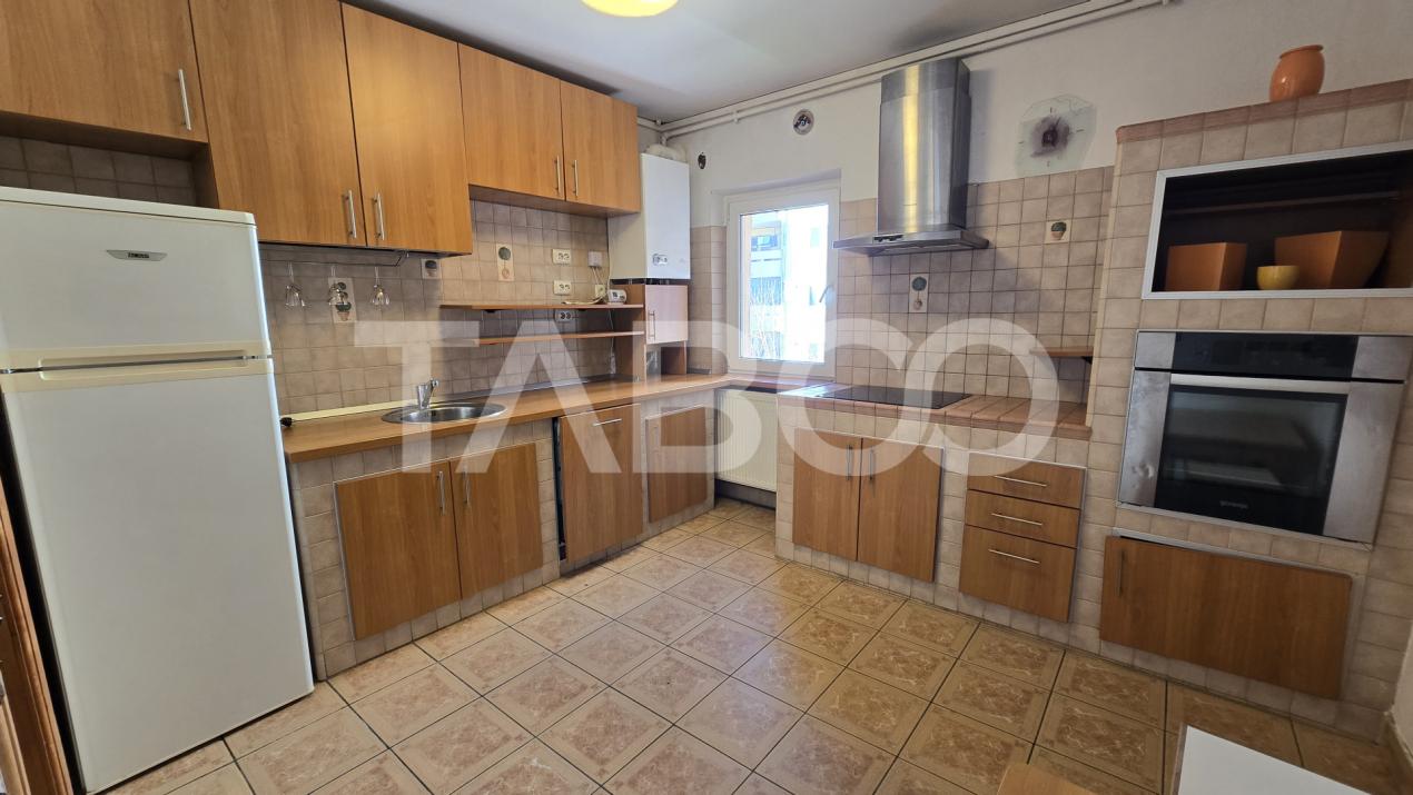 Apartament cu 3 camere 2 bai si balcon de vanzare in Terezian Sibiu