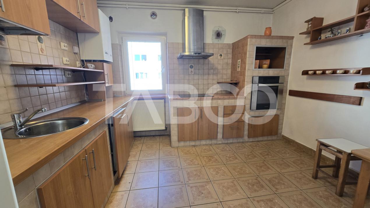 Apartament cu 3 camere 2 bai si balcon de vanzare in Terezian Sibiu