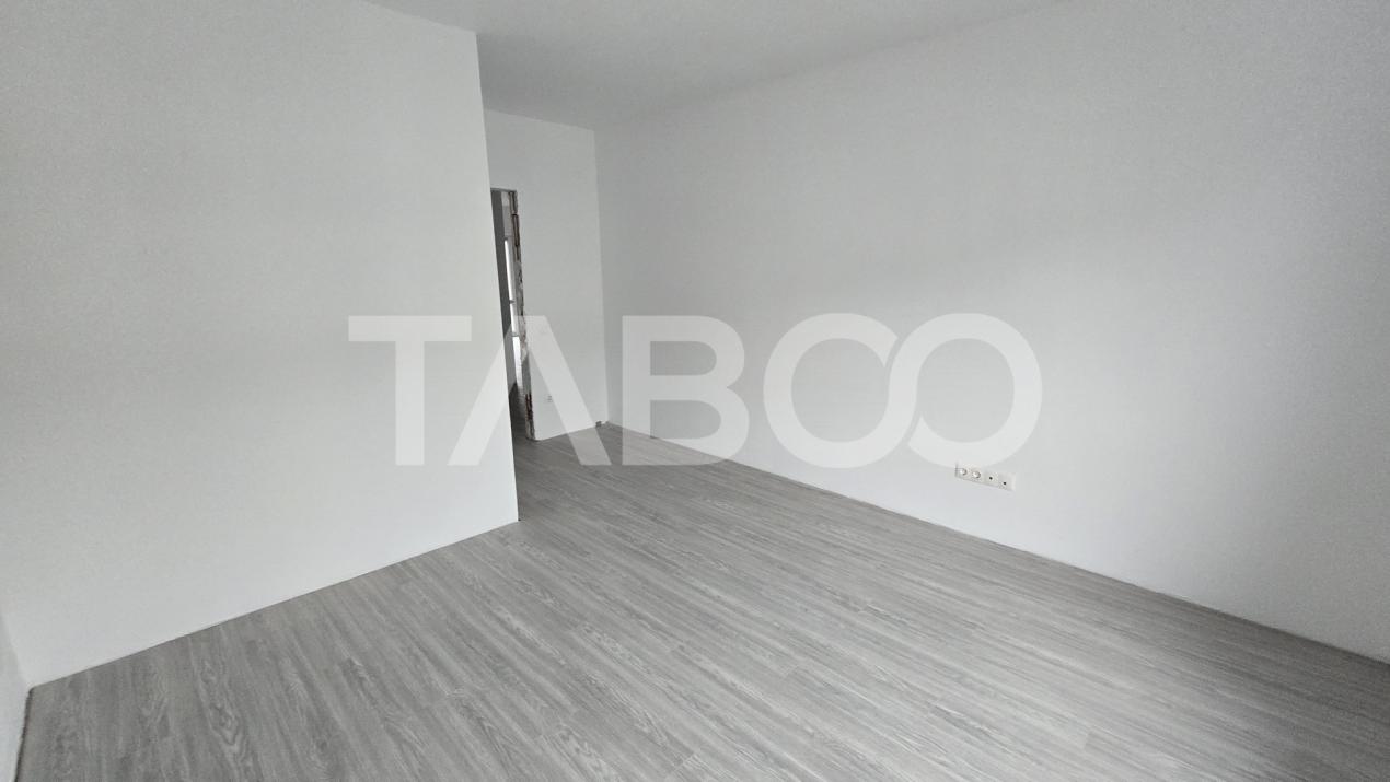 Apartament cu 3 camere camara si parcare de vanzare in Doamna Stanca
