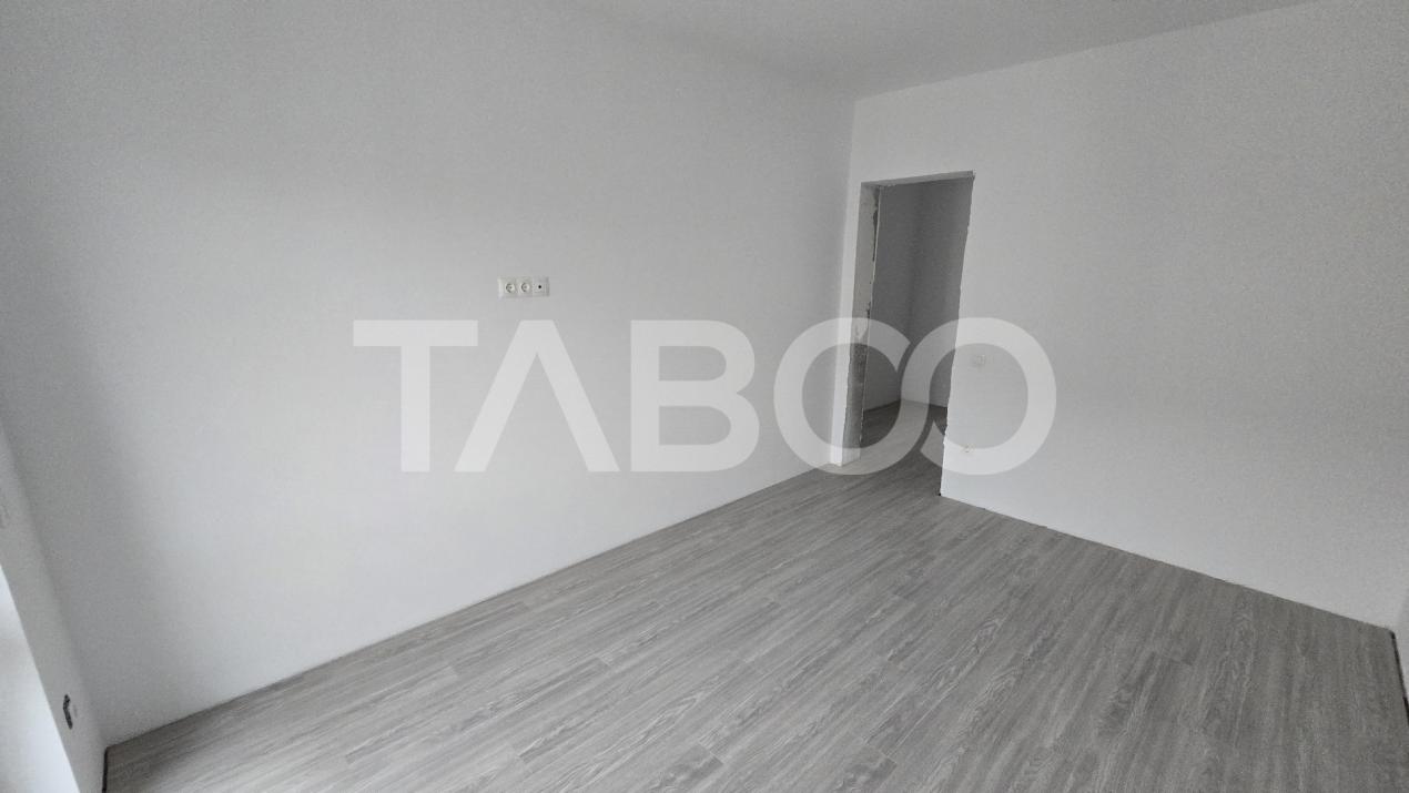 Apartament cu 3 camere camara si parcare de vanzare in Doamna Stanca