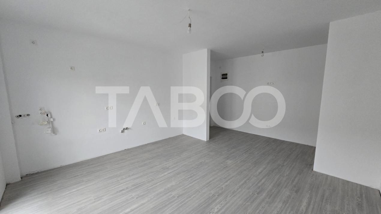 Apartament cu 3 camere camara si parcare de vanzare in Doamna Stanca