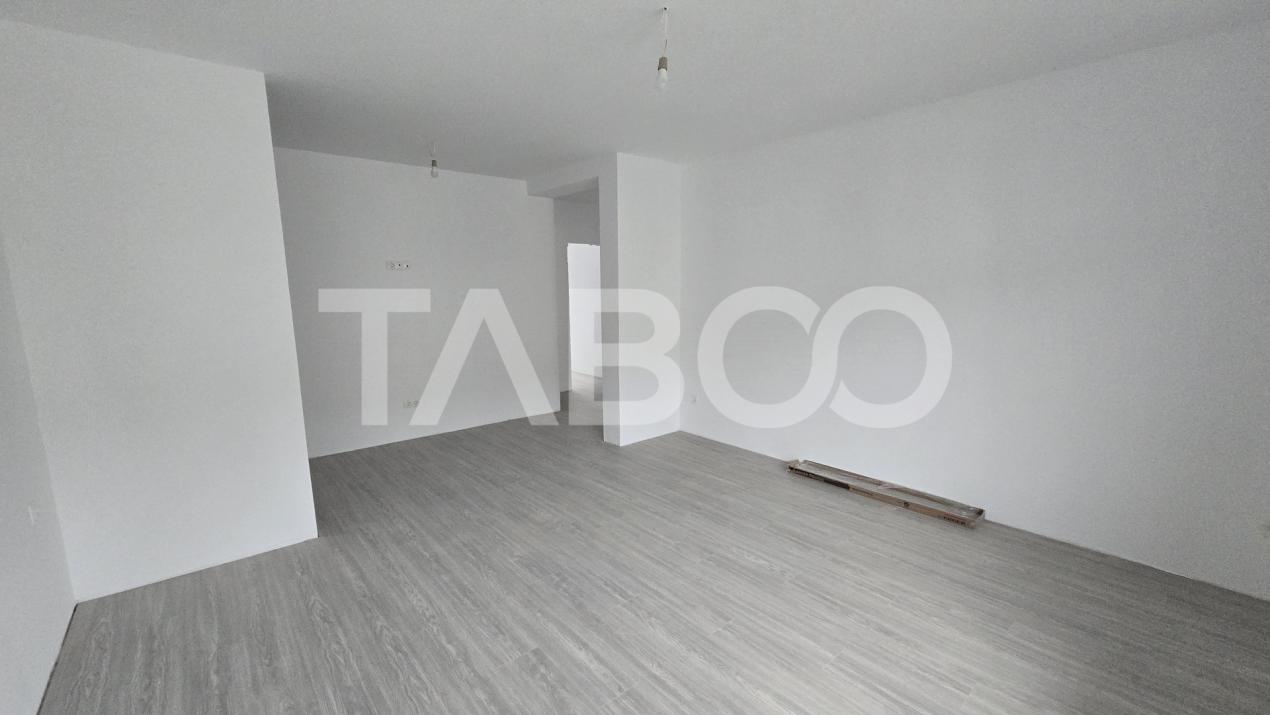 Apartament cu 3 camere camara si parcare de vanzare in Doamna Stanca