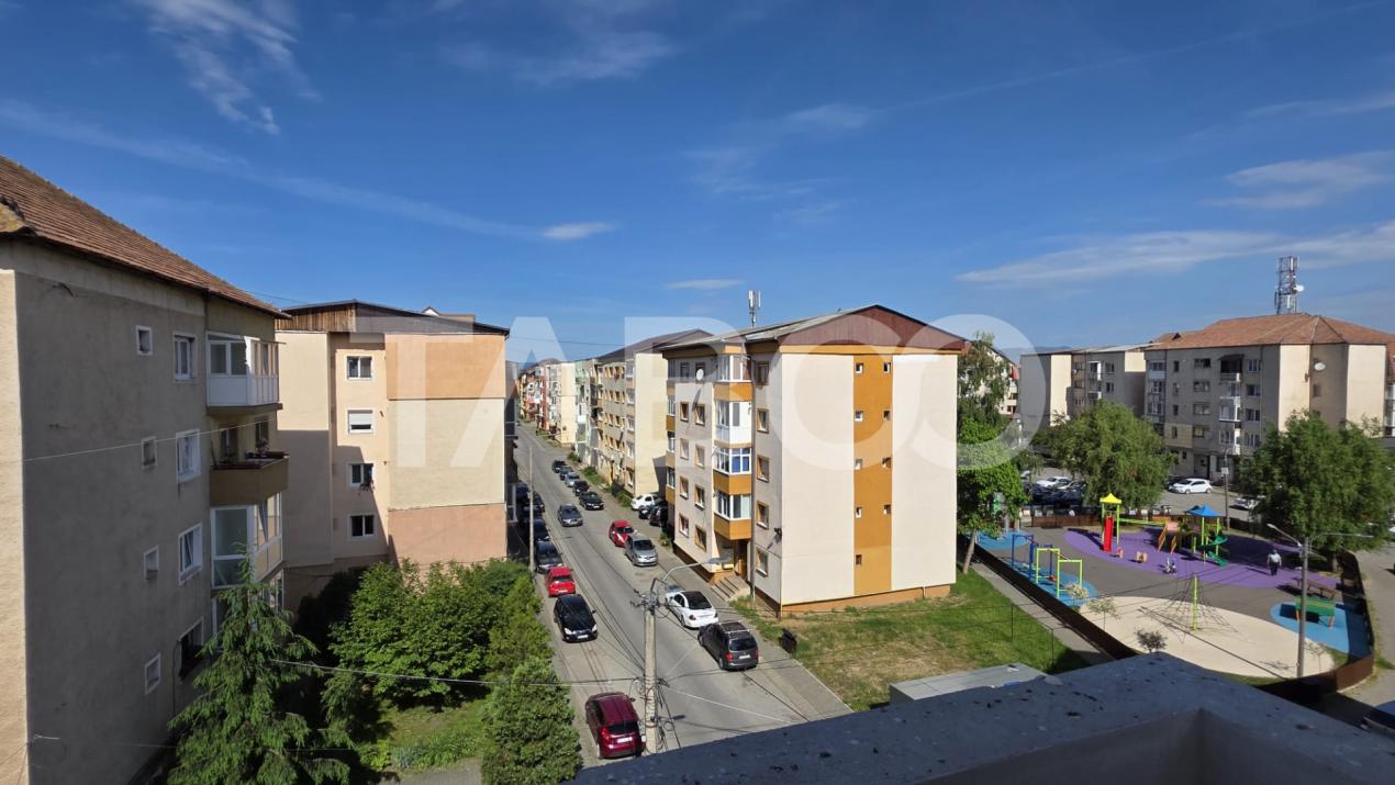 Apartament cu 3 camere central ultrafinisat de vanzare in Sebes 