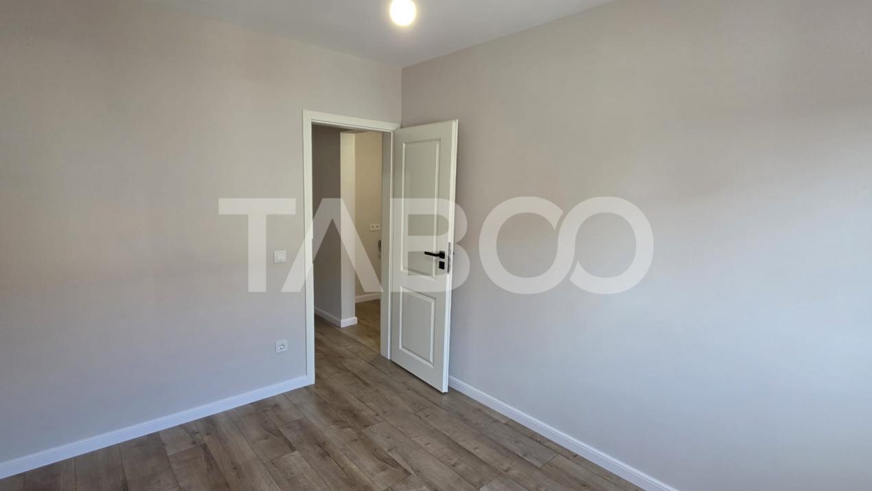 Apartament cu 3 camere central ultrafinisat de vanzare in Sebes 