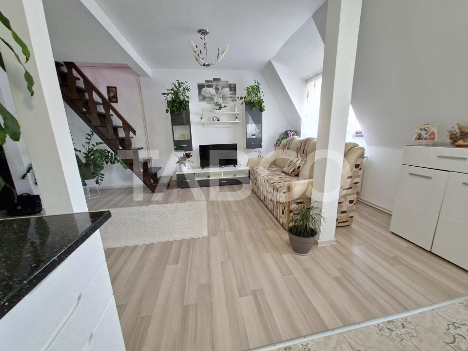 Apartament cu 3 camere de vanzare - mansarda Vasile Aaron - intabulata