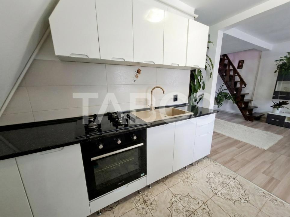 Apartament cu 3 camere de vanzare - mansarda Vasile Aaron - intabulata