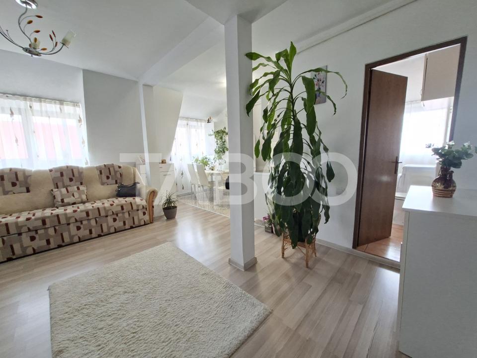Apartament cu 3 camere de vanzare - mansarda Vasile Aaron - intabulata