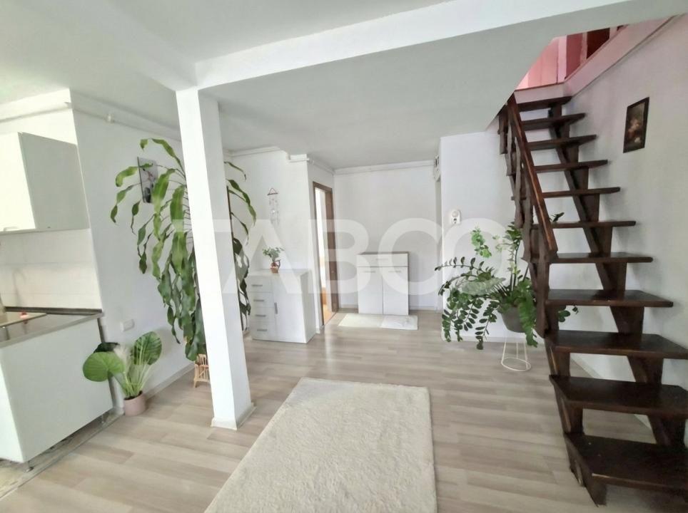 Apartament cu 3 camere de vanzare - mansarda Vasile Aaron - intabulata