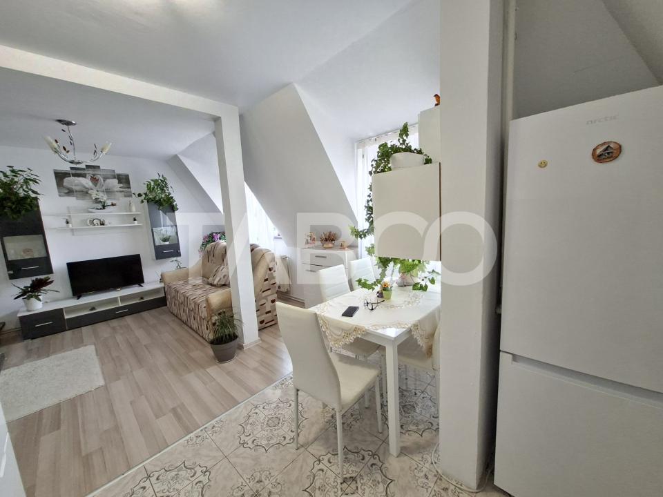 Apartament cu 3 camere de vanzare - mansarda Vasile Aaron - intabulata