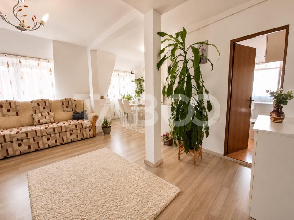 Apartament cu 3 camere de vanzare - mansarda Vasile Aaron - intabulata