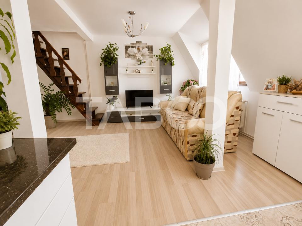 Apartament cu 3 camere de vanzare - mansarda Vasile Aaron - intabulata