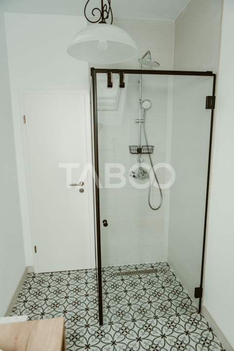 Apartament cu 3 camere decomandate 2 bai si curte de inchiriat 
