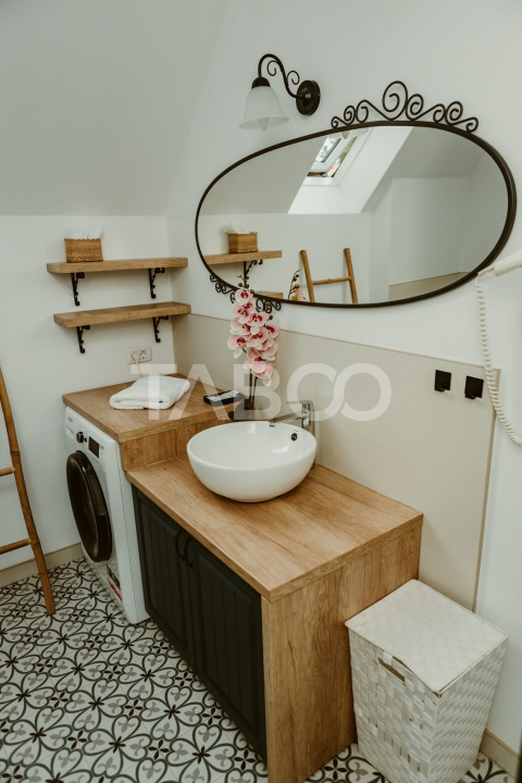 Apartament cu 3 camere decomandate 2 bai si curte de inchiriat 