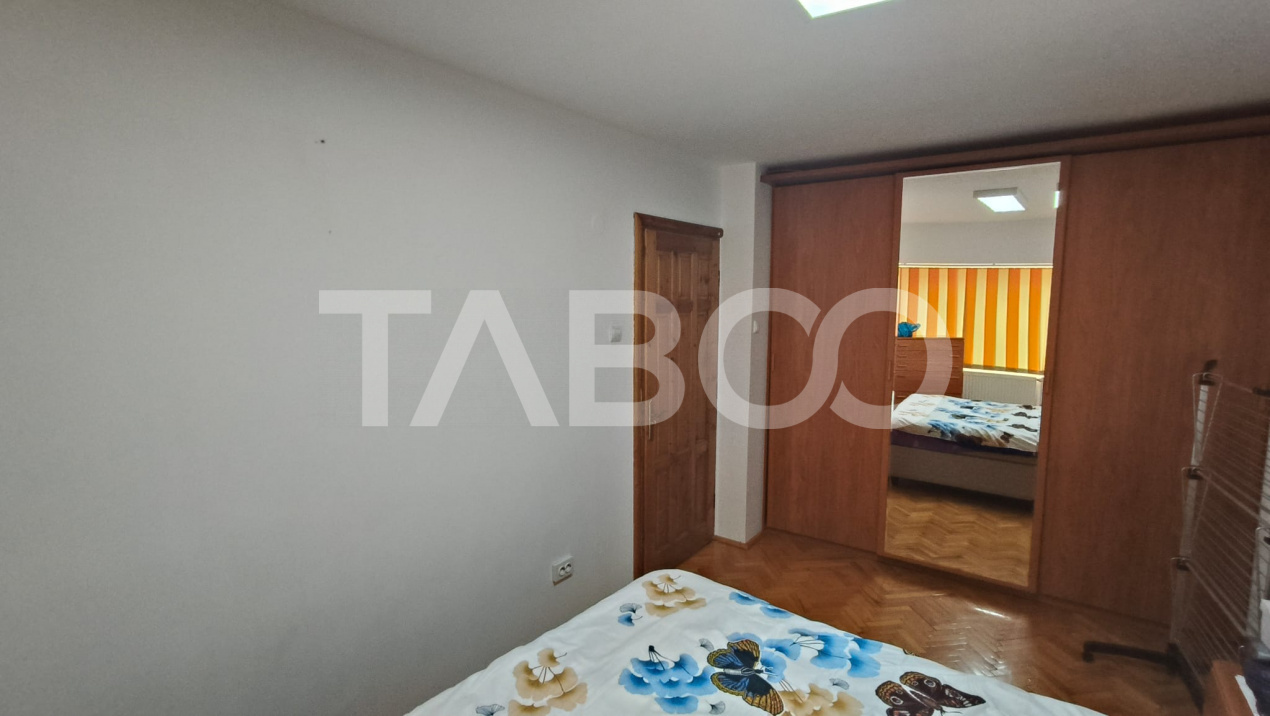 Apartament cu 3 camere garaj si pivnita de vanzare in Sebes