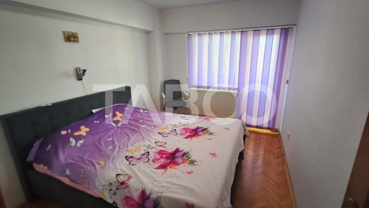 Apartament cu 3 camere garaj si pivnita de vanzare in Sebes