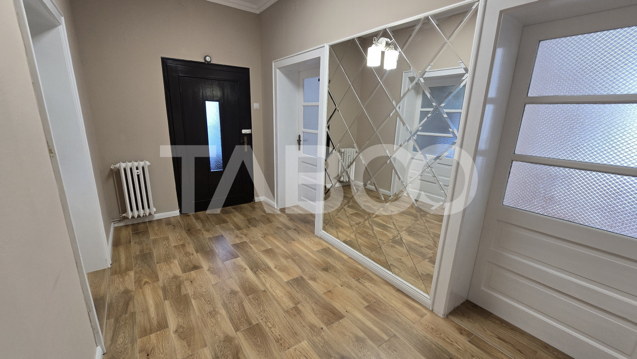 Apartament cu 3 camere la casa de inchiriat Trei Stejari
