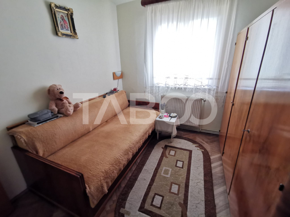 Apartament cu 3 camere la etajul 2 in zona Mihai Viteazul