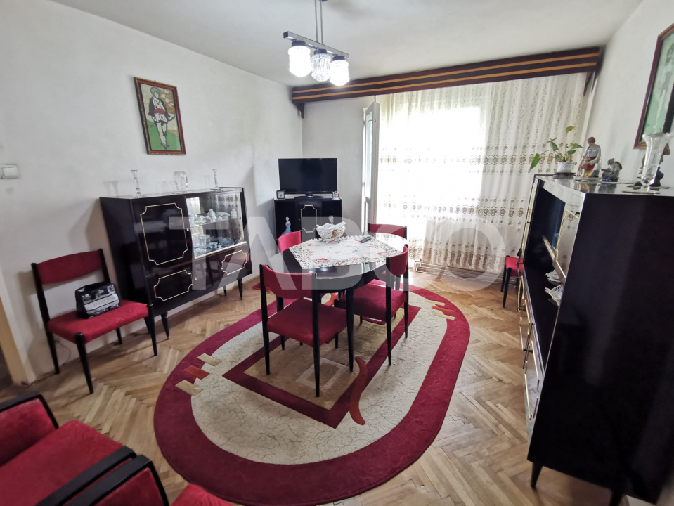 Apartament cu 3 camere la etajul 2 in zona Mihai Viteazul