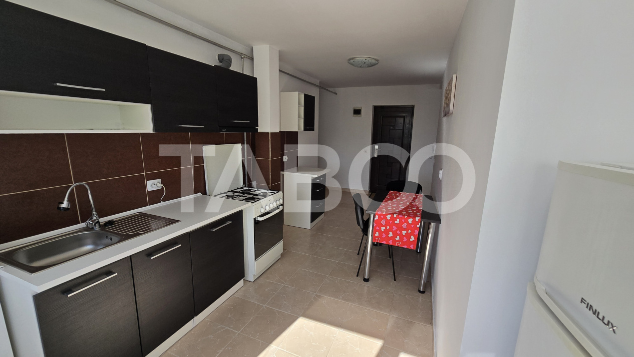 Apartament cu 3 camere luminoase si balcon de vanzare Tilisca  