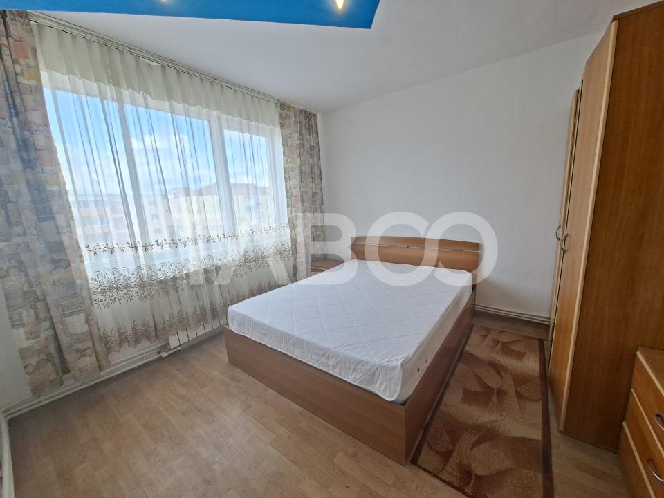 Apartament cu 3 camere si balcon de inchiriat in zona Mihai Viteazul