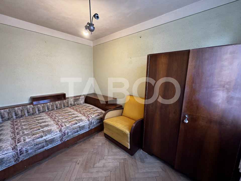 Apartament cu 3 camere si balcon etaj 3 Mihai Viteazu Sibiu