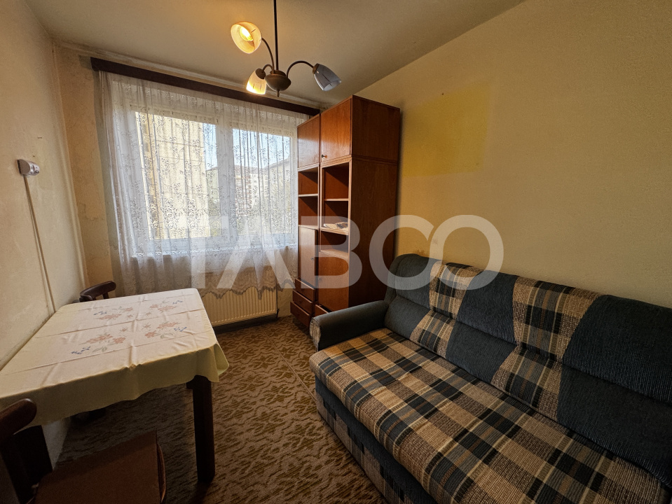 Apartament cu 3 camere si balcon etaj 3 Mihai Viteazu Sibiu