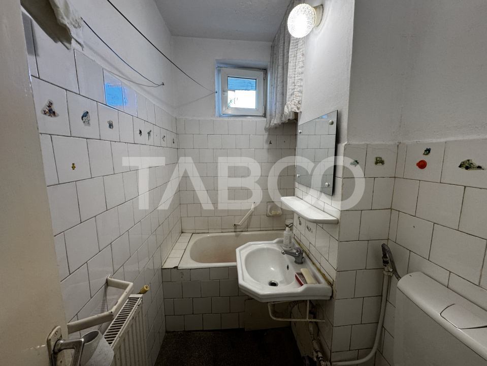 Apartament cu 3 camere si balcon etaj 3 Mihai Viteazu Sibiu