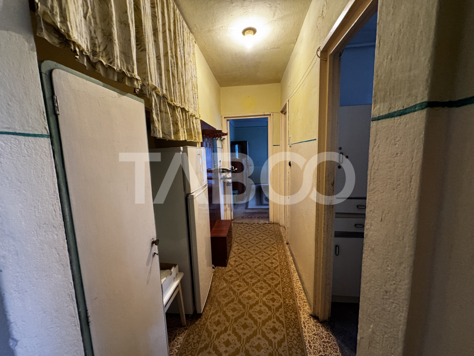 Apartament cu 3 camere si balcon etaj 3 Mihai Viteazu Sibiu