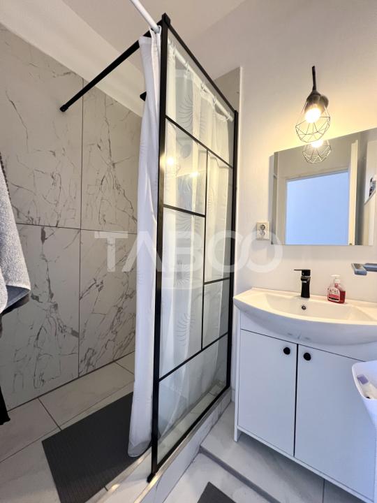 Apartament cu 3 camere si terasa de 14 mp de vanzare in zona Centrala