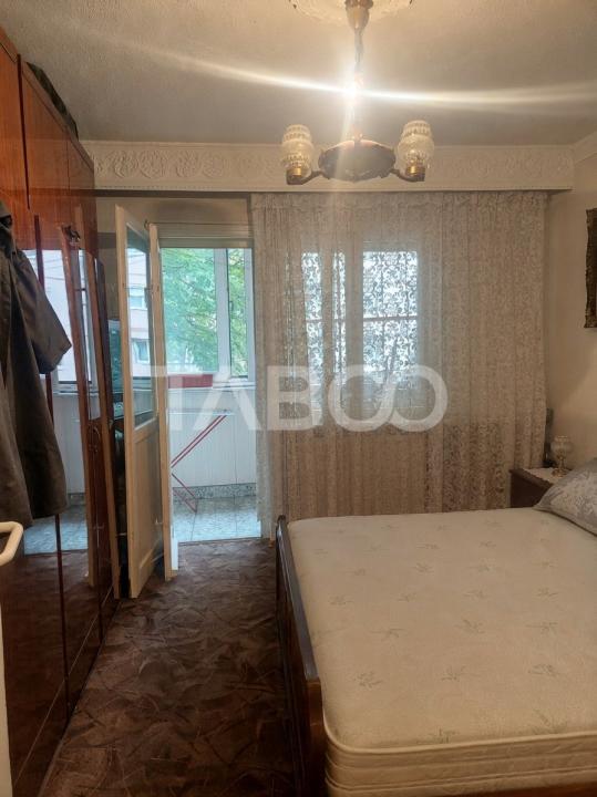 Apartament cu 4 camere de vanzare la etajul 1 in zona Vasile Aaron