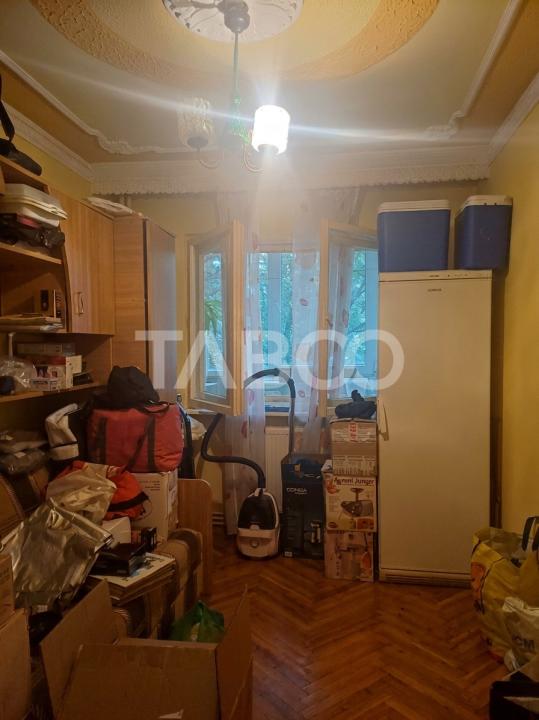 Apartament cu 4 camere de vanzare la etajul 1 in zona Vasile Aaron