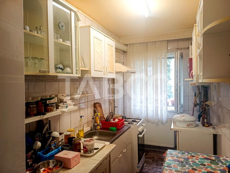 Apartament cu 4 camere de vanzare la etajul 1 in zona Vasile Aaron