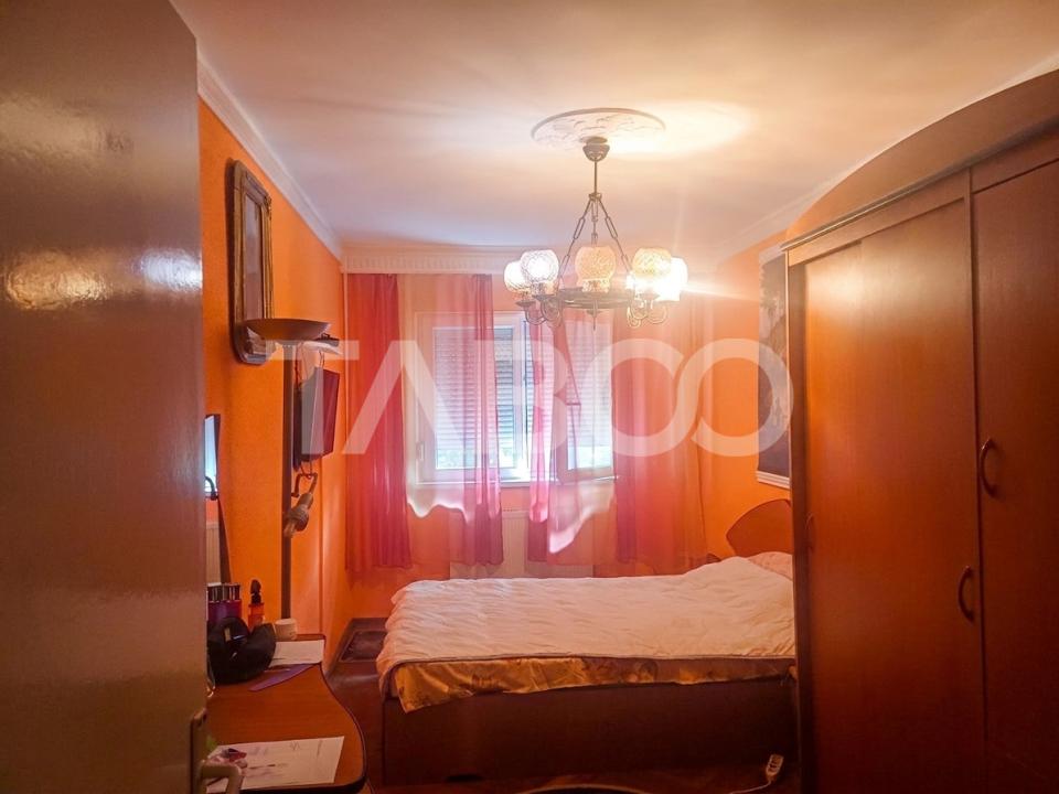 Apartament cu 4 camere de vanzare la etajul 1 in zona Vasile Aaron