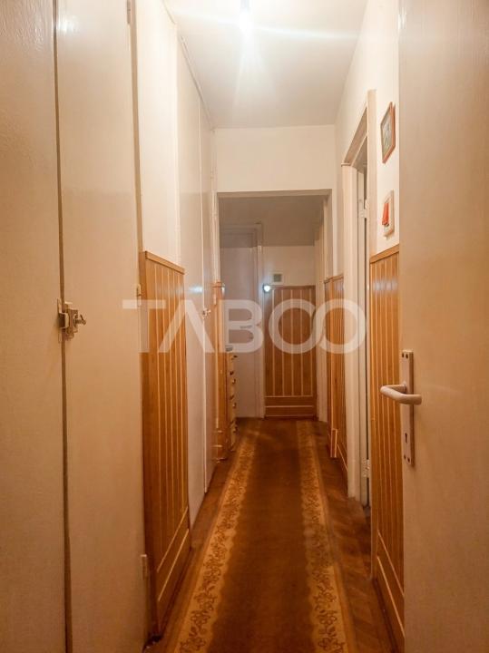 Apartament cu 4 camere de vanzare la etajul 1 in zona Vasile Aaron