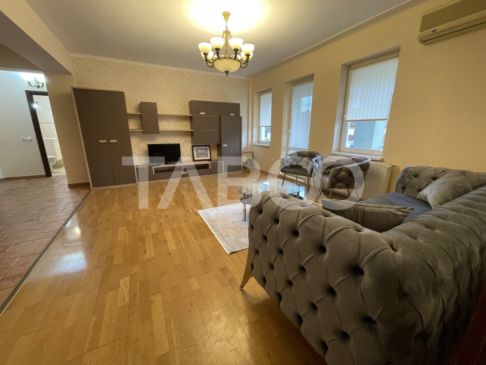 Apartament cu 4 camere si loc de parcare de inchiriat in zona Strand