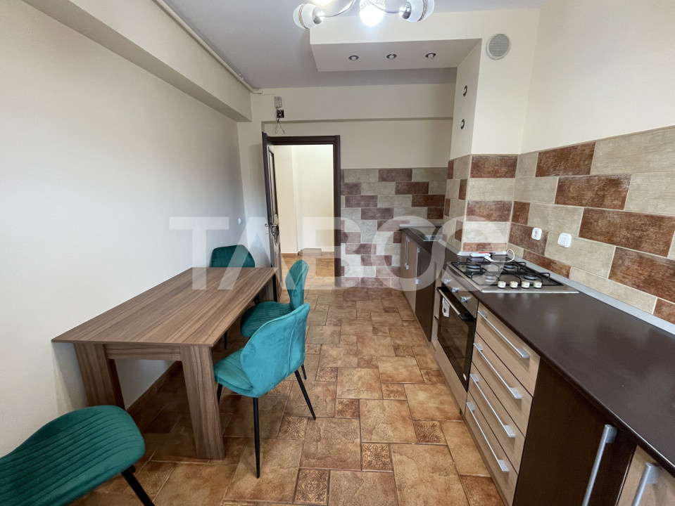 Apartament cu 4 camere si loc de parcare de inchiriat in zona Strand