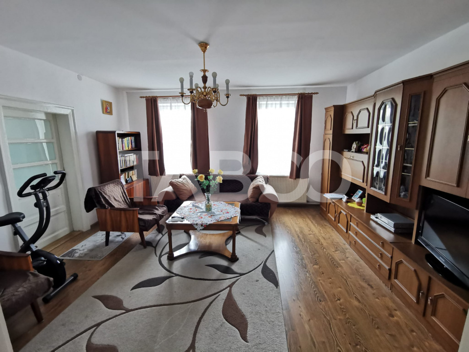 Apartament cu 5 camere in zona de case a Bulevardului Mihai Viteazul 