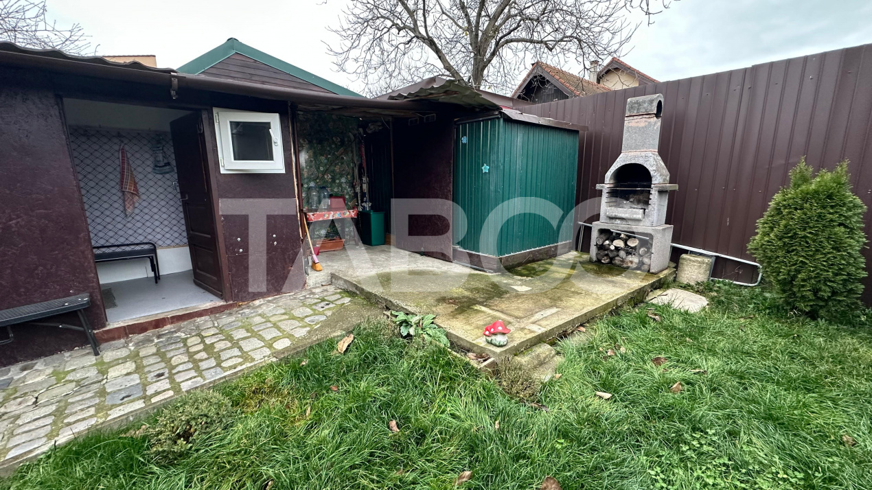 Apartament cu curte si pivnita la casa 4 camere zona Lazaret Sibiu