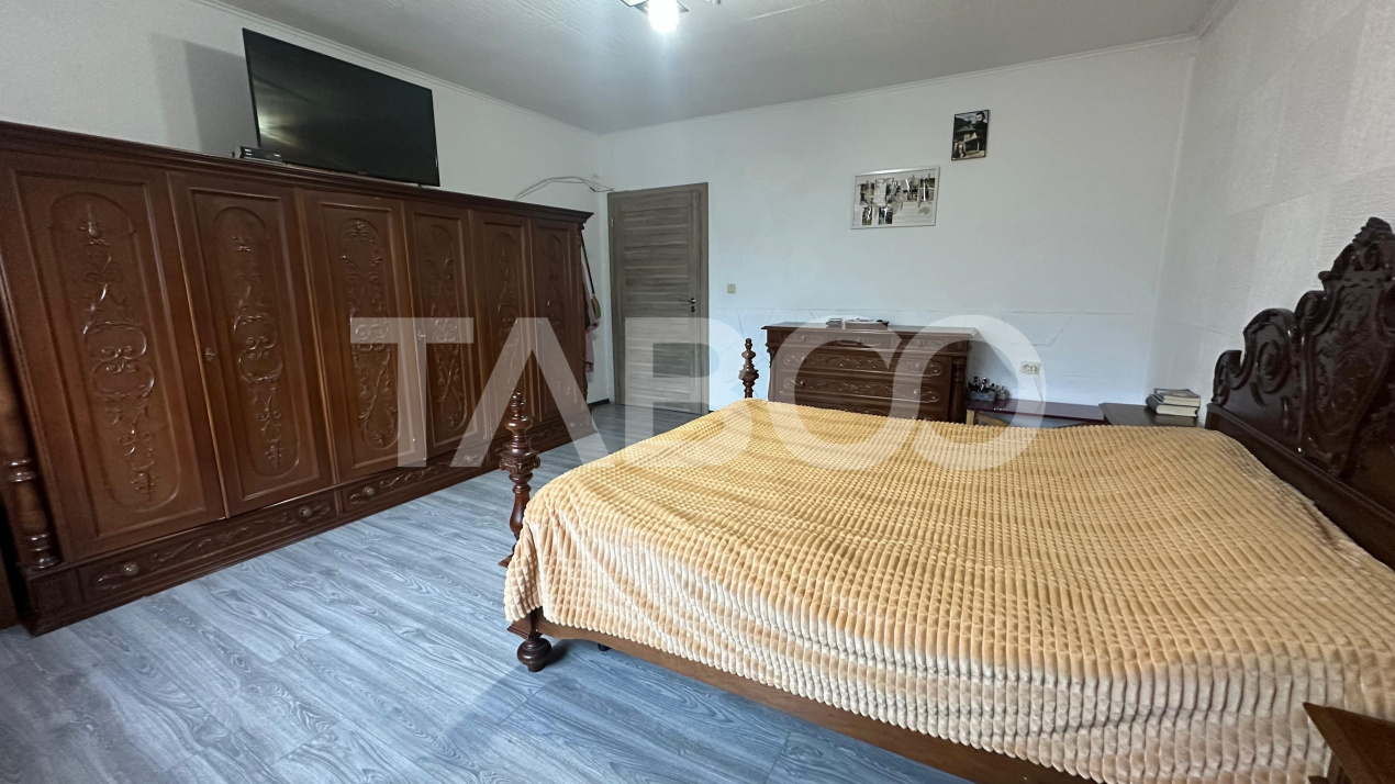 Apartament cu curte si pivnita la casa 4 camere zona Lazaret Sibiu