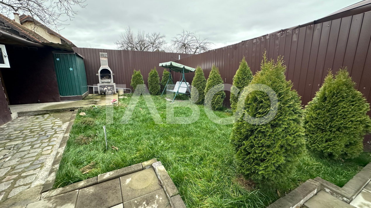 Apartament cu curte si pivnita la casa 4 camere zona Lazaret Sibiu